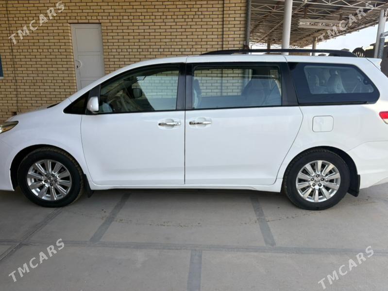 Toyota Sienna 2011 - 310 000 TMT - Мары - img 1