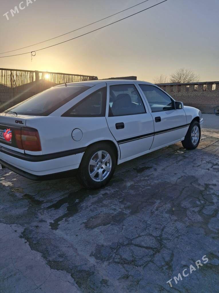 Opel Vectra 1992 - 36 000 TMT - Бахарден - img 1