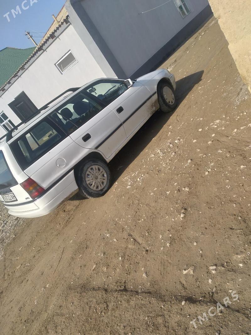 Opel Astra 1993 - 42 000 TMT - Bäherden - img 1