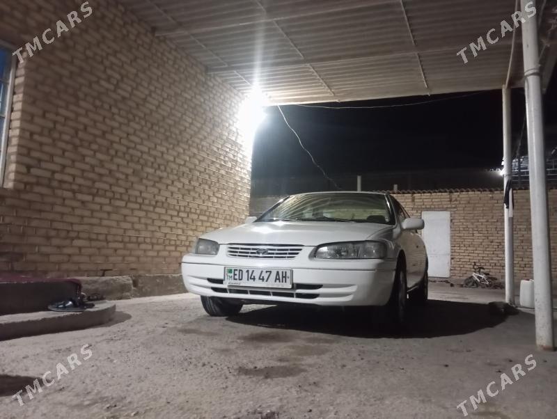 Toyota Camry 1998 - 130 000 TMT - Теджен - img 1