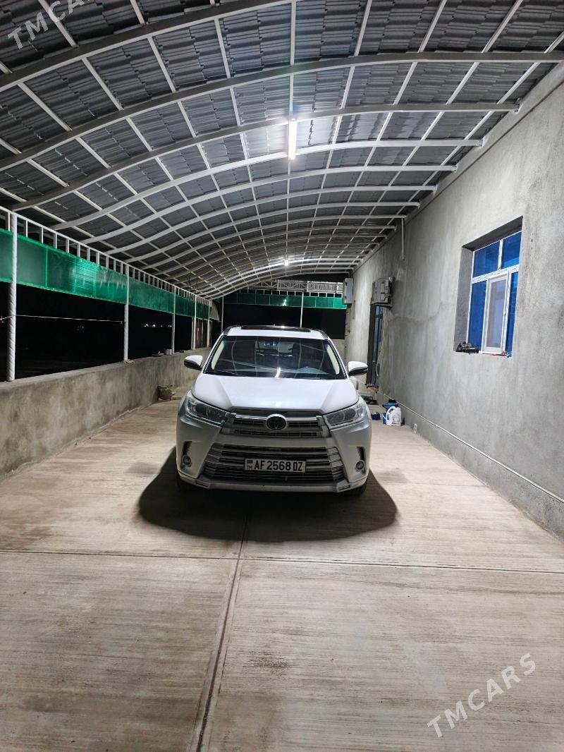 Toyota Highlander 2018 - 390 000 TMT - Гурбансолтан Едже - img 1