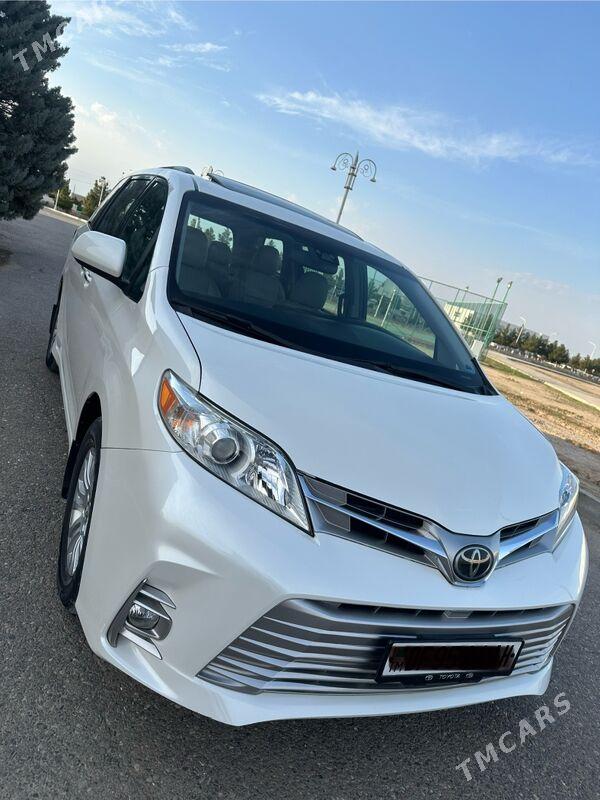 Toyota Sienna 2018 - 510 000 TMT - Кака - img 1