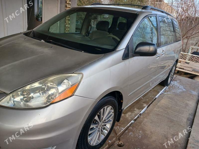 Toyota Sienna 2006 - 280 000 TMT - Köneürgenç - img 1