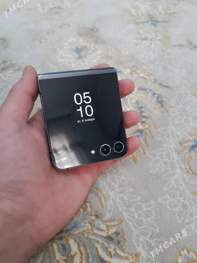 Samsung Z Flip 5 - Балканабат - img 1