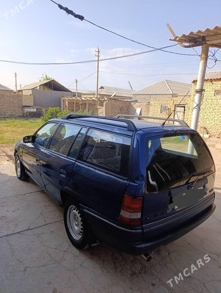 Opel Astra 1992 - 30 000 TMT - Мары - img 1