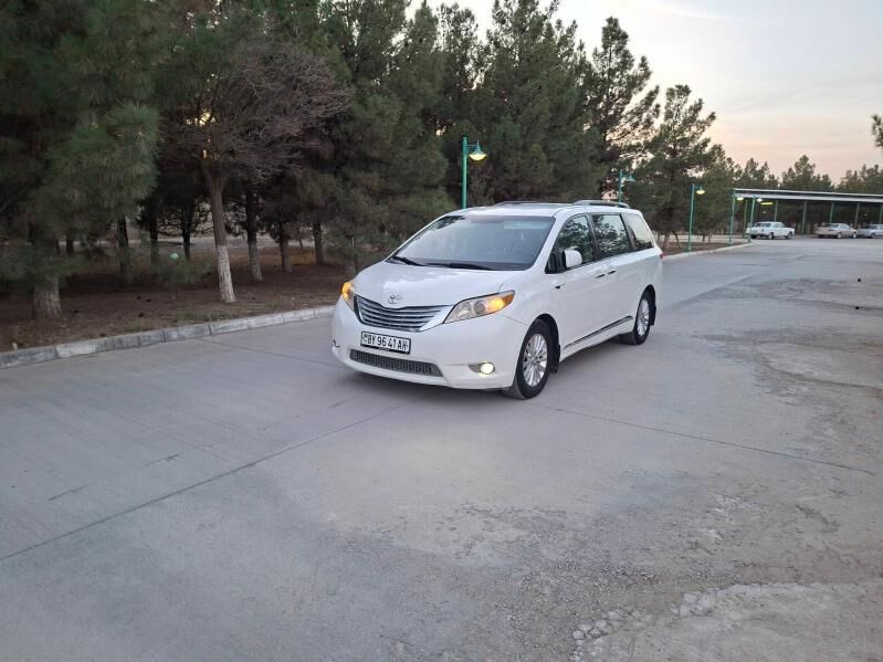 Toyota Sienna 2010 - 285 000 TMT - Гёкдепе - img 1