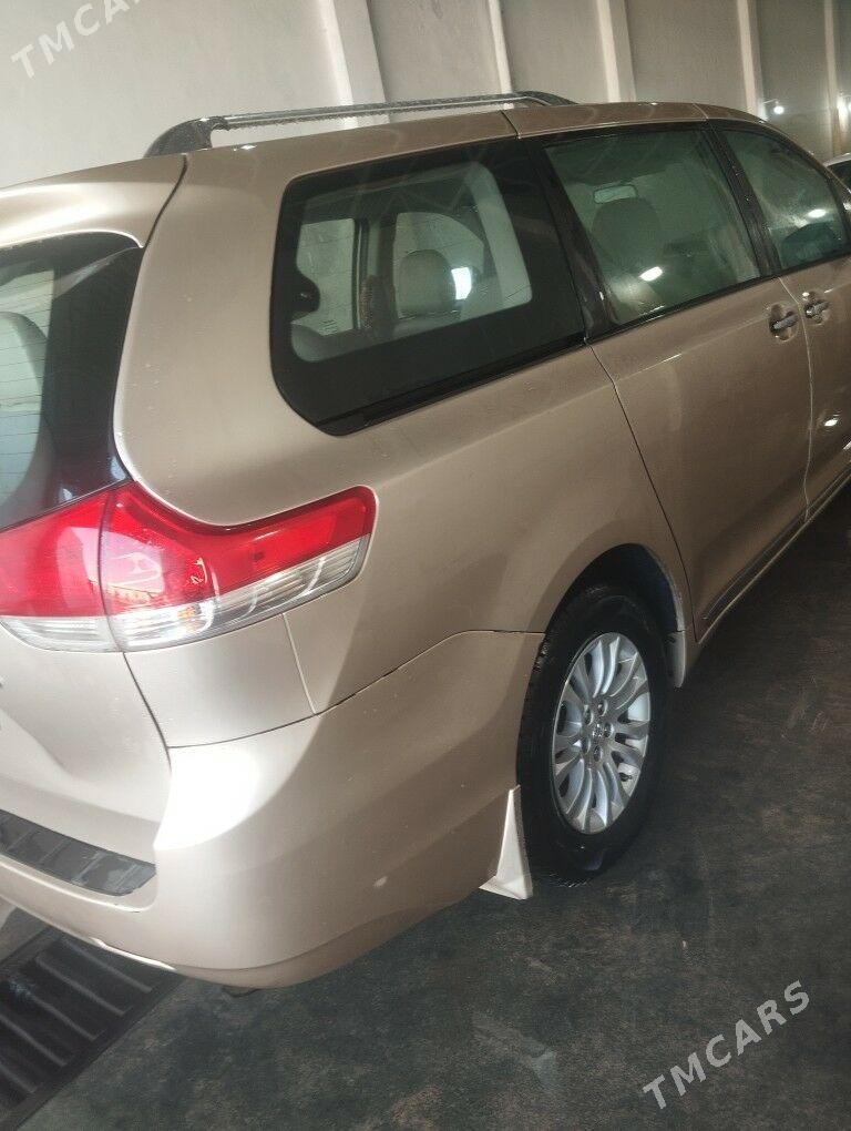 Toyota Sienna 2011 - 300 000 TMT - Türkmengala - img 1