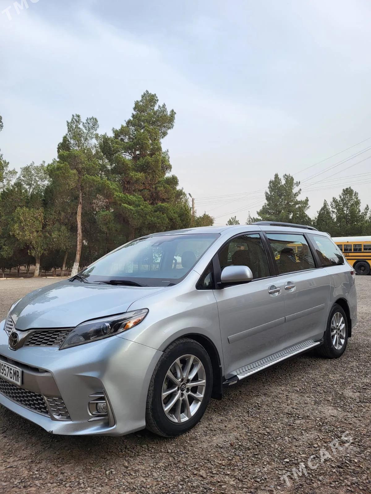 Toyota Sienna 2019 - 480 000 TMT - Байрамали - img 1