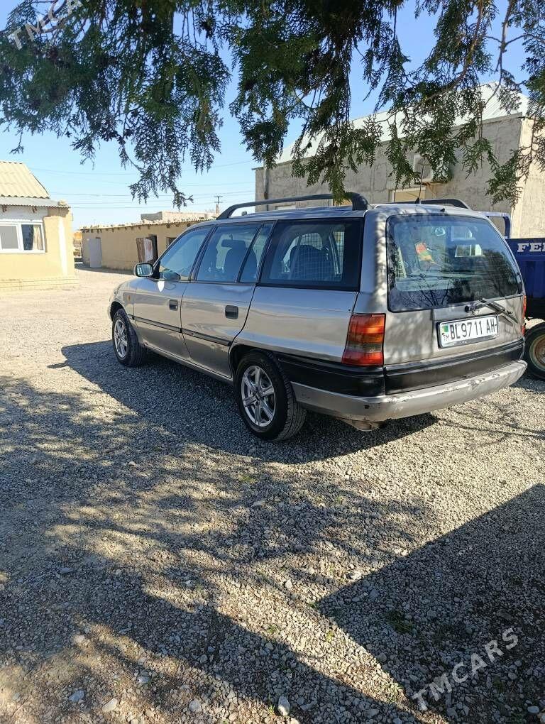 Opel Astra 1995 - 49 000 TMT - Бахарден - img 1