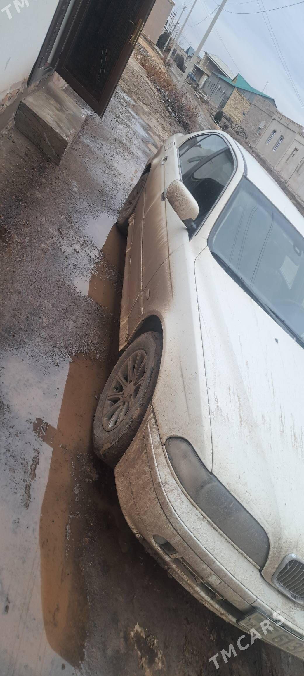 BMW E39 1998 - 75 000 TMT - Дашогуз - img 1