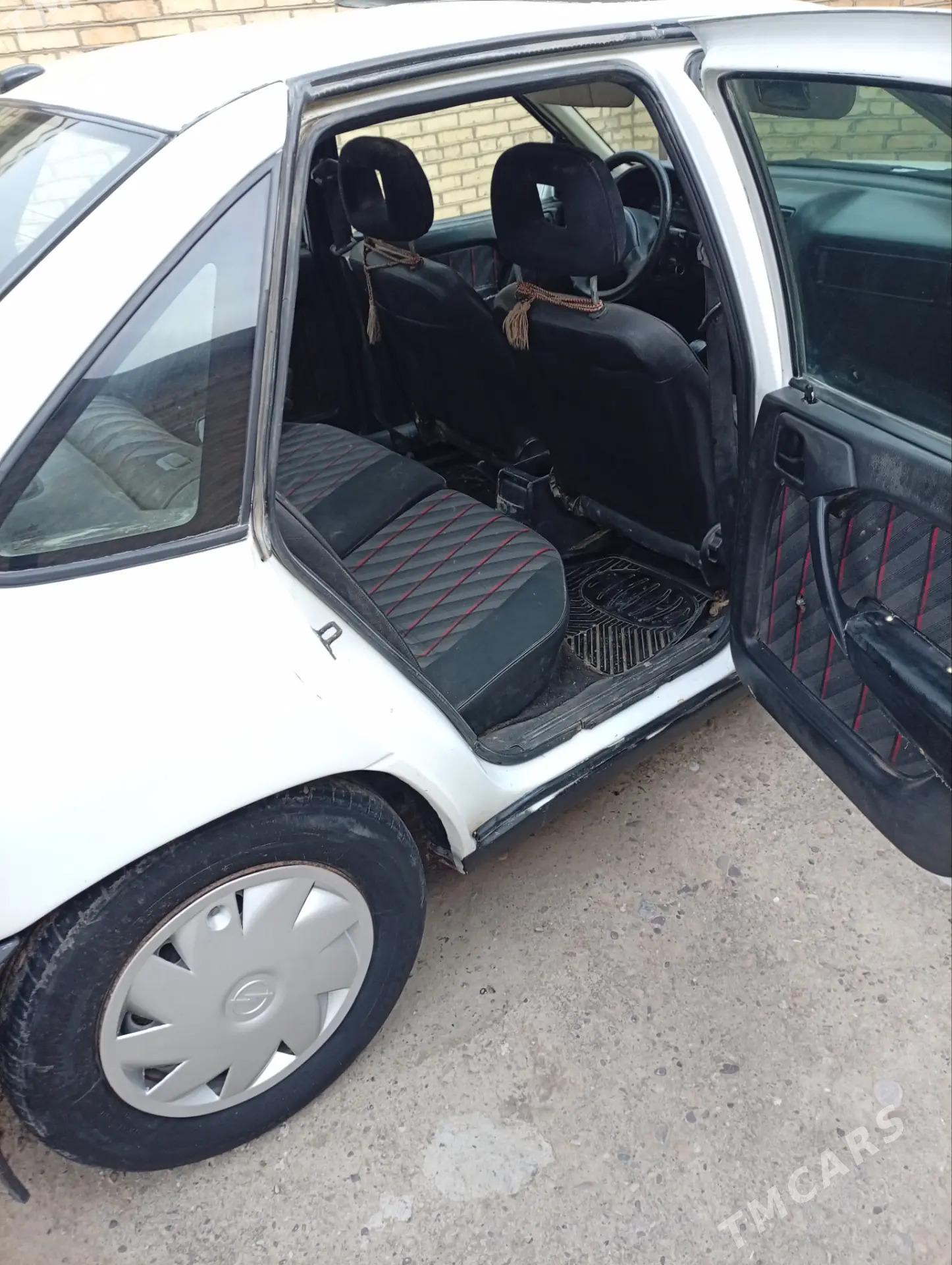 Opel Vectra 1992 - 29 000 TMT - Мары - img 1