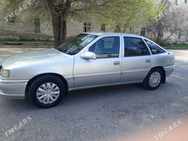 Opel Vectra 1993 - 41 000 TMT - 6 мкр - img 1