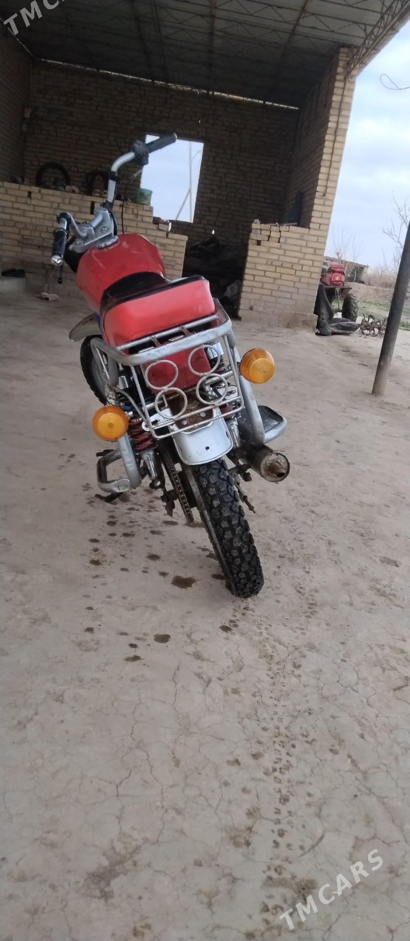 Iž Planeta 2000 - 5 000 TMT - Ходжамбаз - img 1