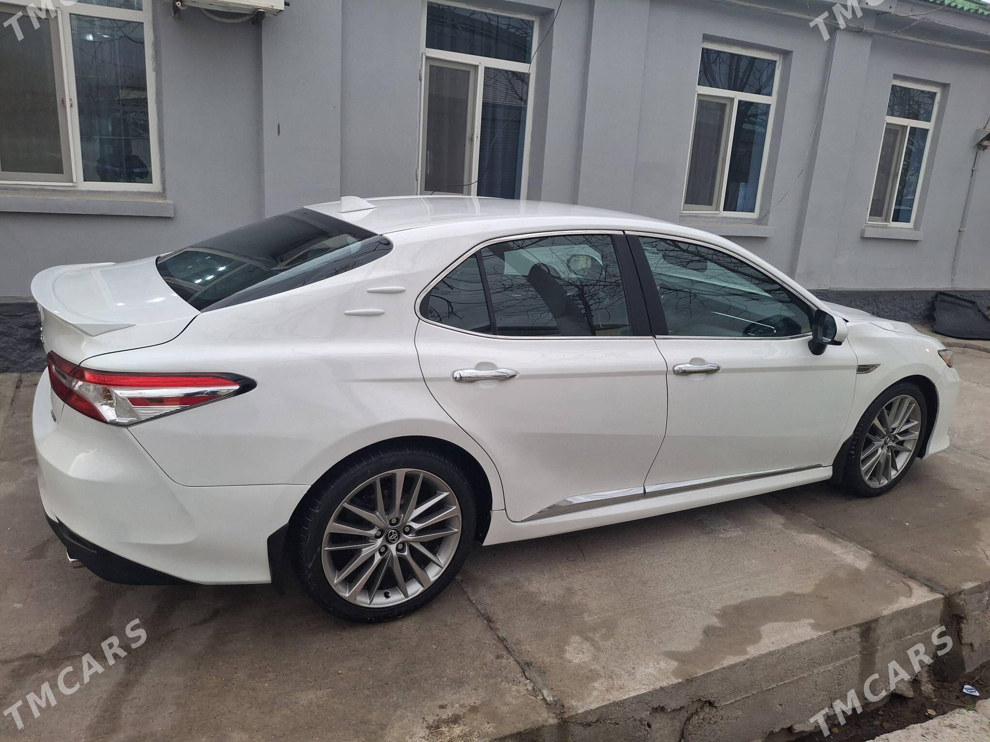 Toyota Camry 2017 - 265 000 TMT - 30 мкр - img 1