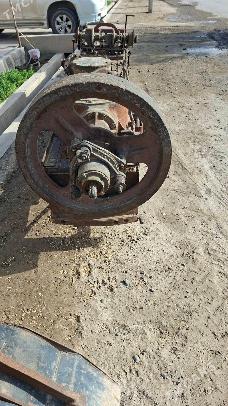 MTZ T-28 1992 - 30 000 TMT - Çärjew - img 1