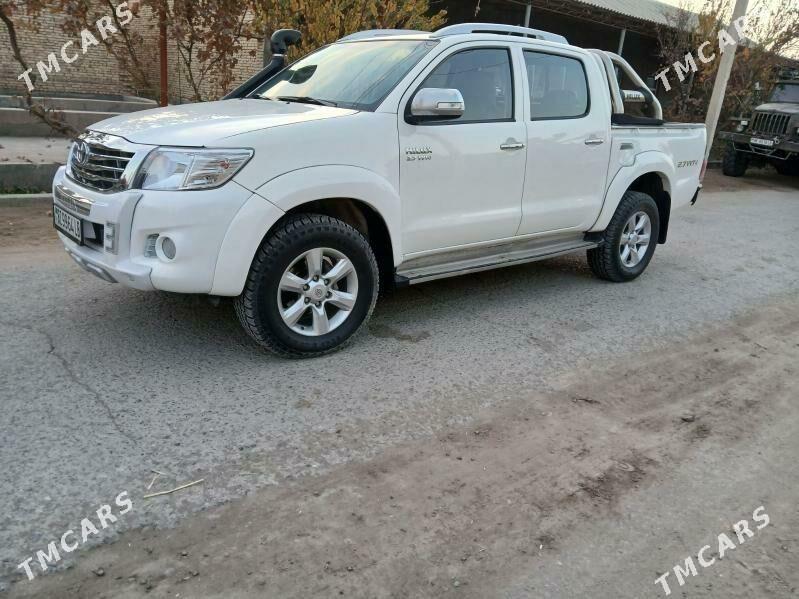 Toyota Hilux 2013 - 400 000 TMT - Саят - img 1