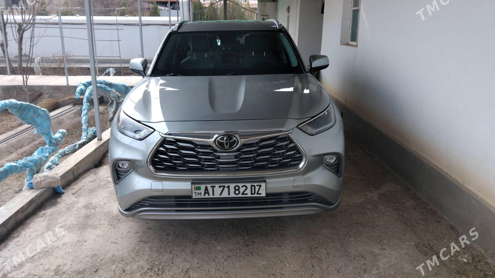 Toyota Highlander 2022 - 550 000 TMT - Gurbansoltan Eje - img 1