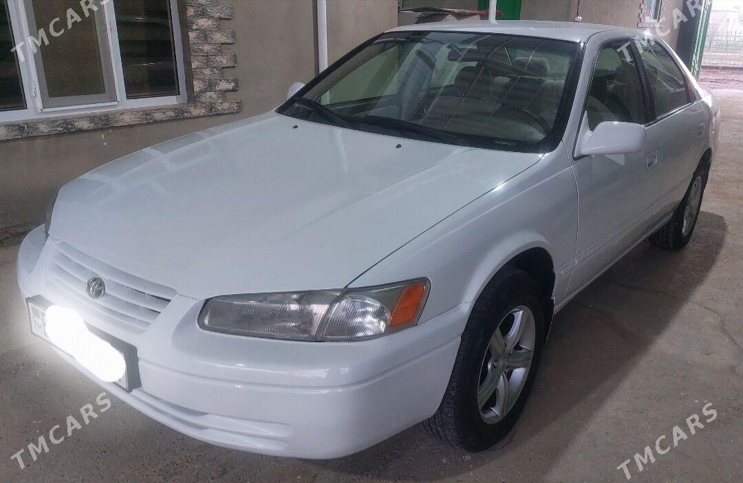 Toyota Camry 1998 - 125 000 TMT - Теджен - img 1