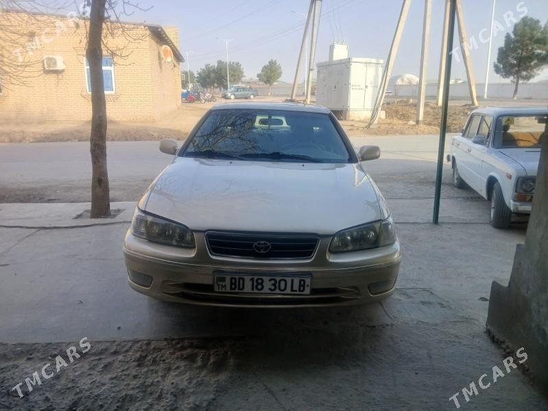 Toyota Camry 2001 - 180 000 TMT - Дянев - img 1