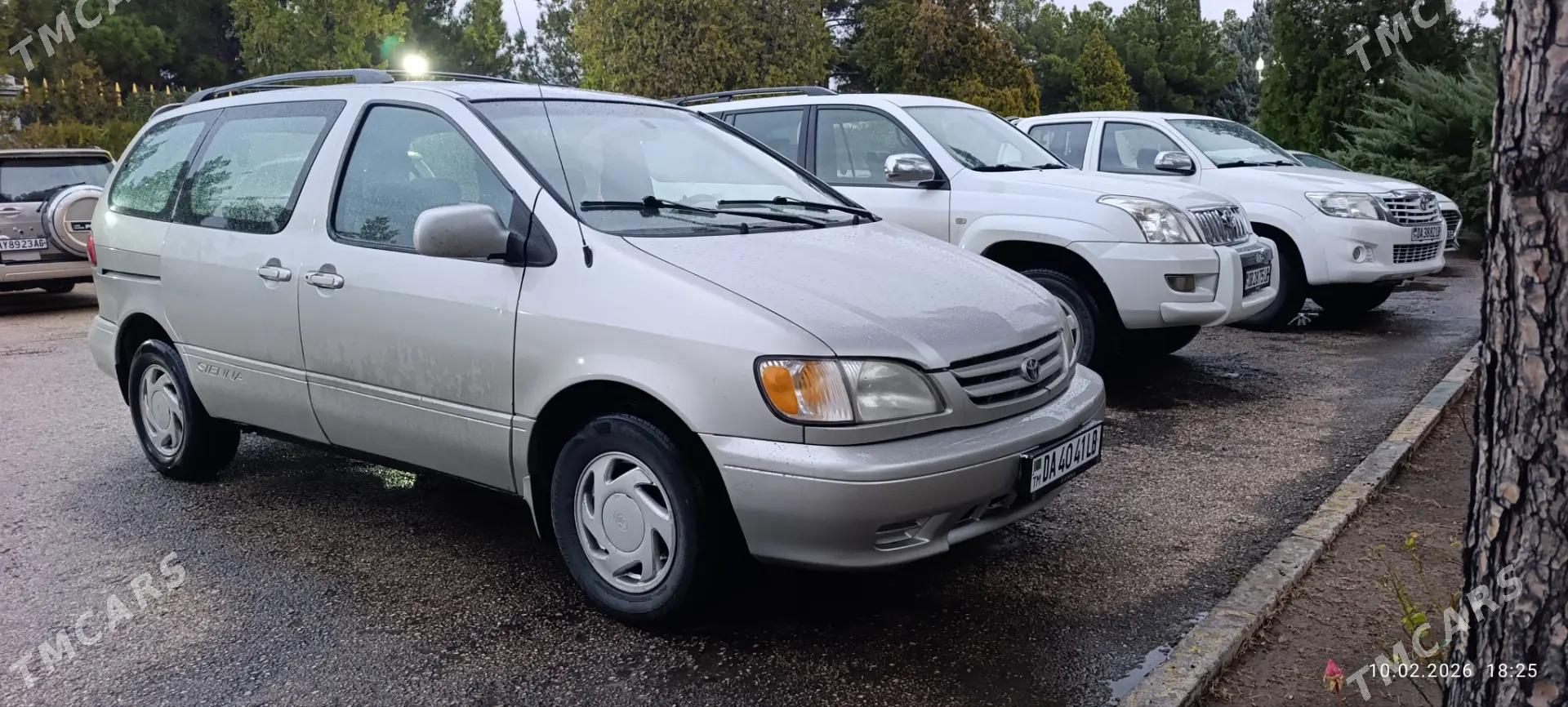 Toyota Sienna 2002 - 200 000 TMT - Çärjew - img 1