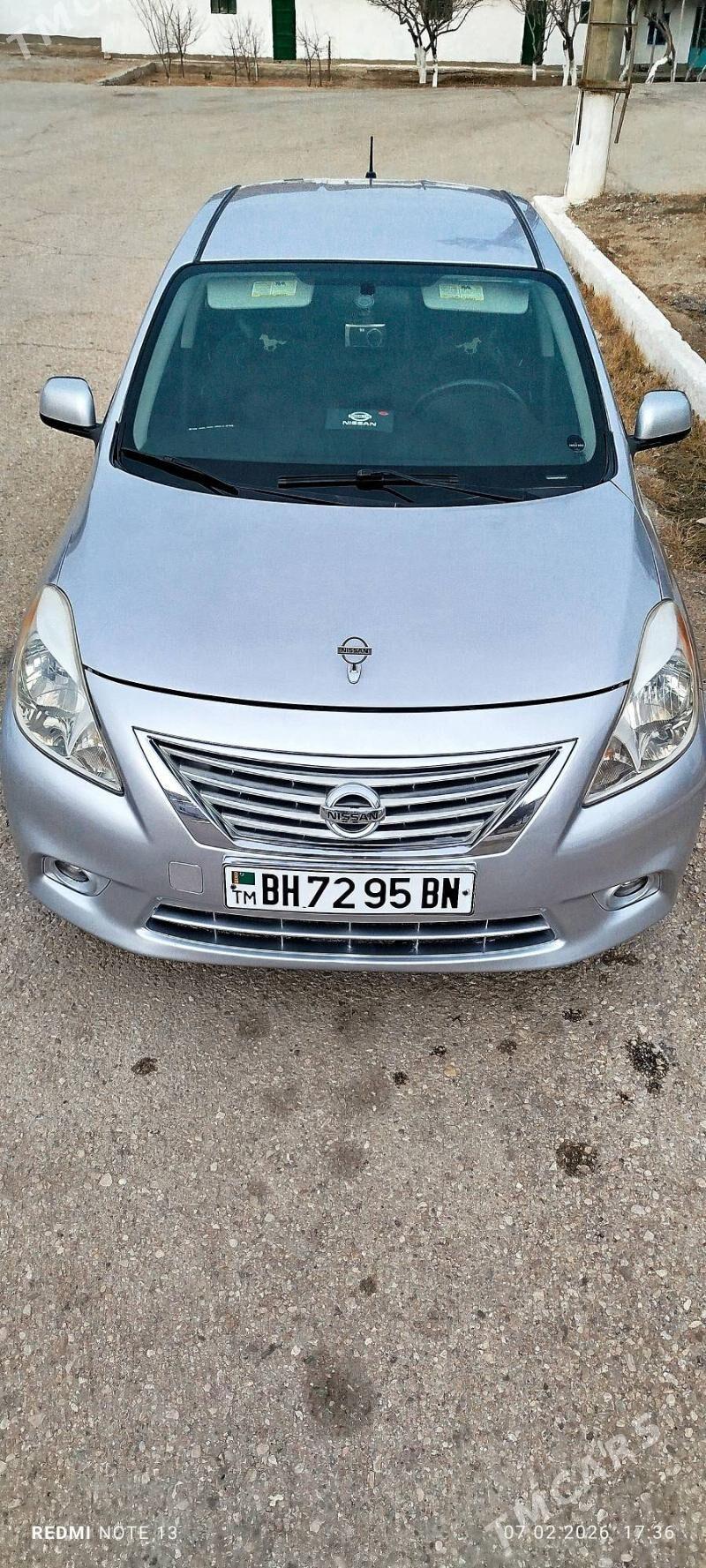 Nissan Versa 2012 - 130 000 TMT - Балканабат - img 1