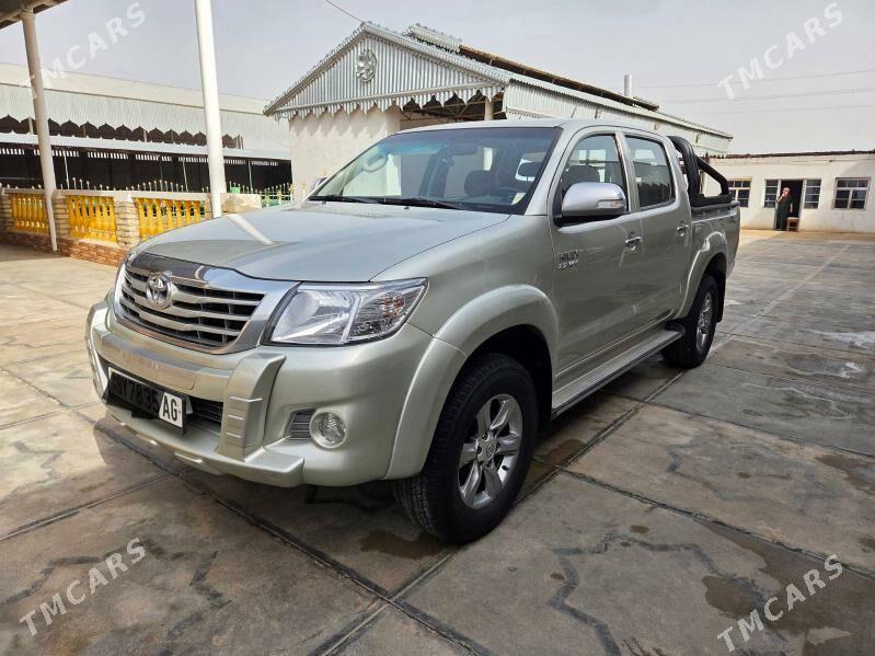 Toyota Hilux 2015 - 439 000 TMT - Baýramaly - img 1