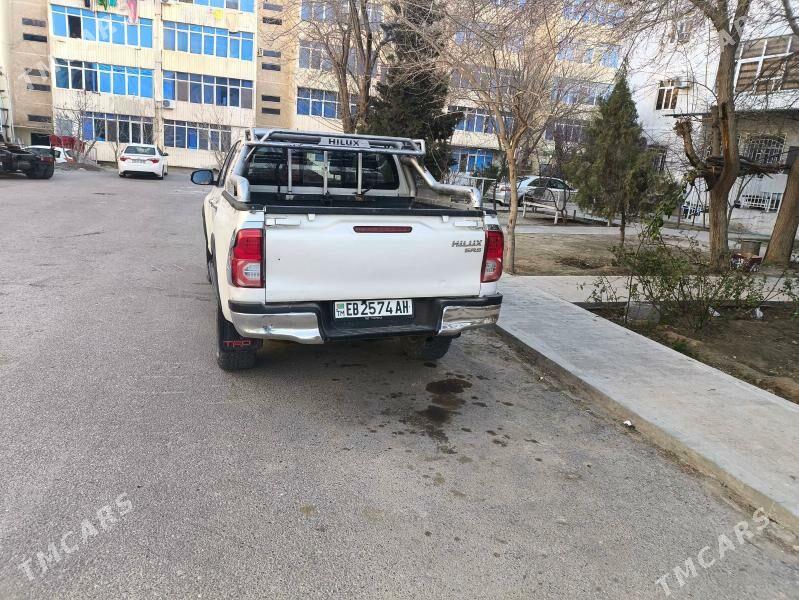 Toyota Hilux 2016 - 390 000 TMT - Бузмеин - img 1