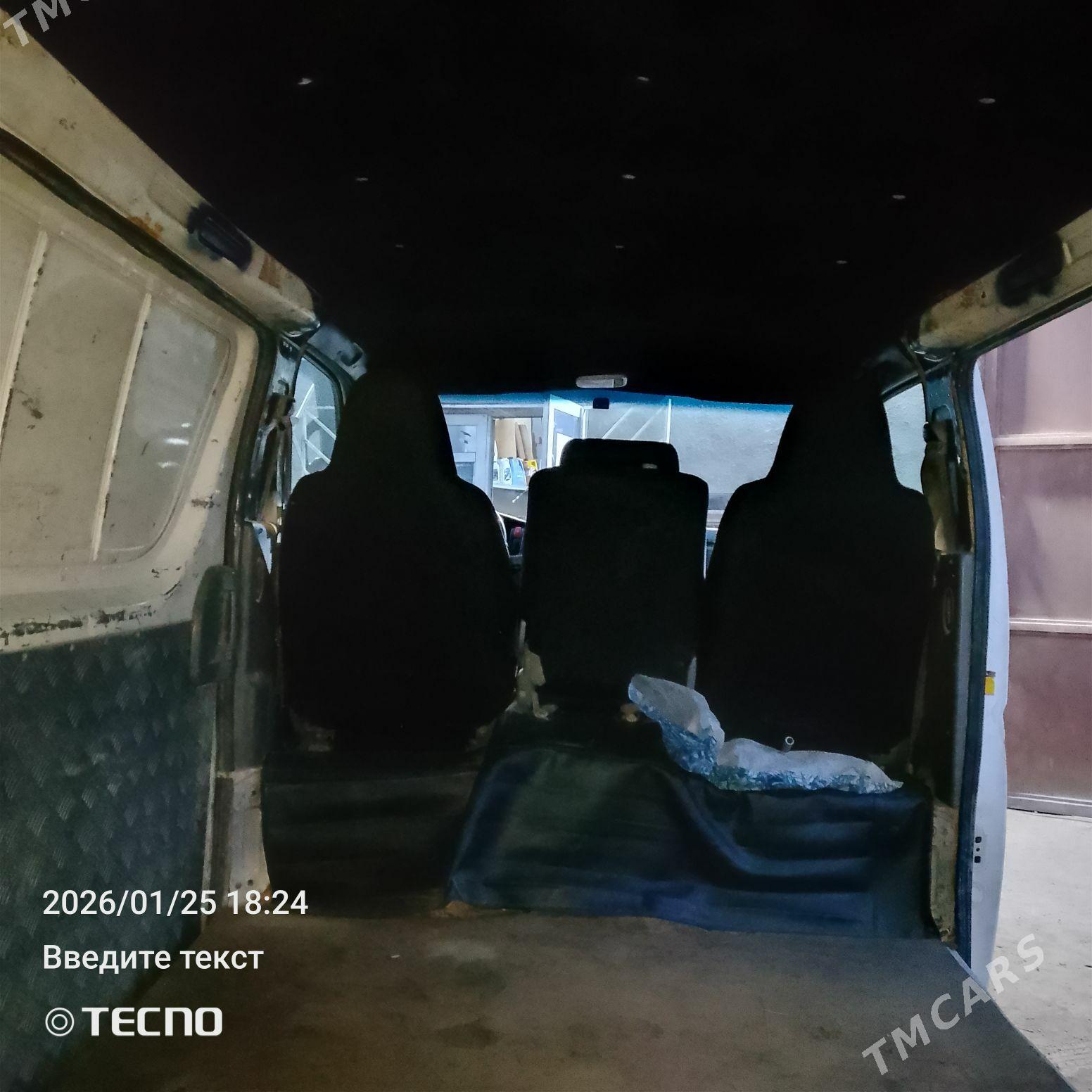 Toyota Hiace 2008 - 200 000 TMT - Акдепе - img 1