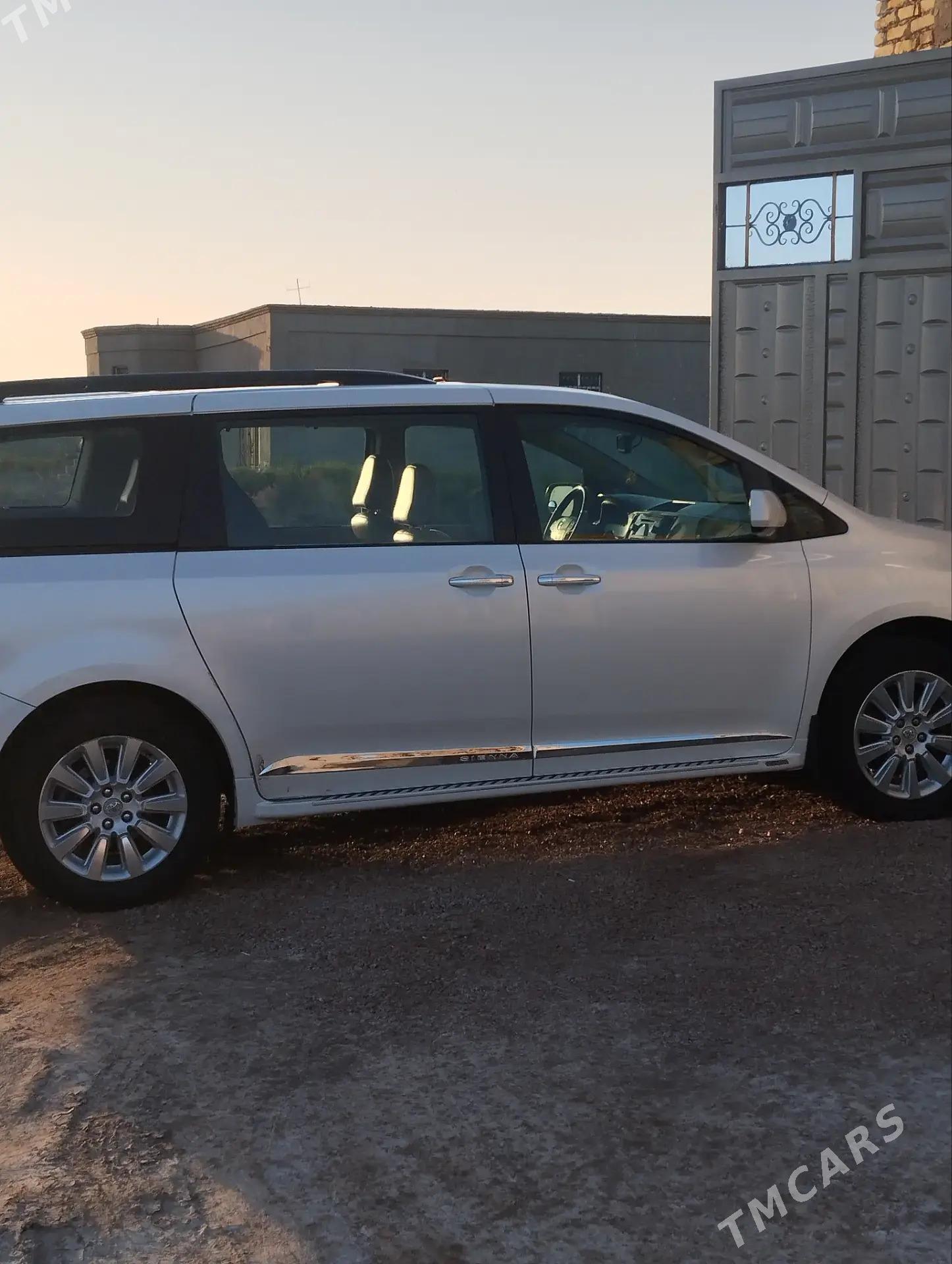 Toyota Sienna 2011 - 430 000 TMT - Boldumsaz - img 1