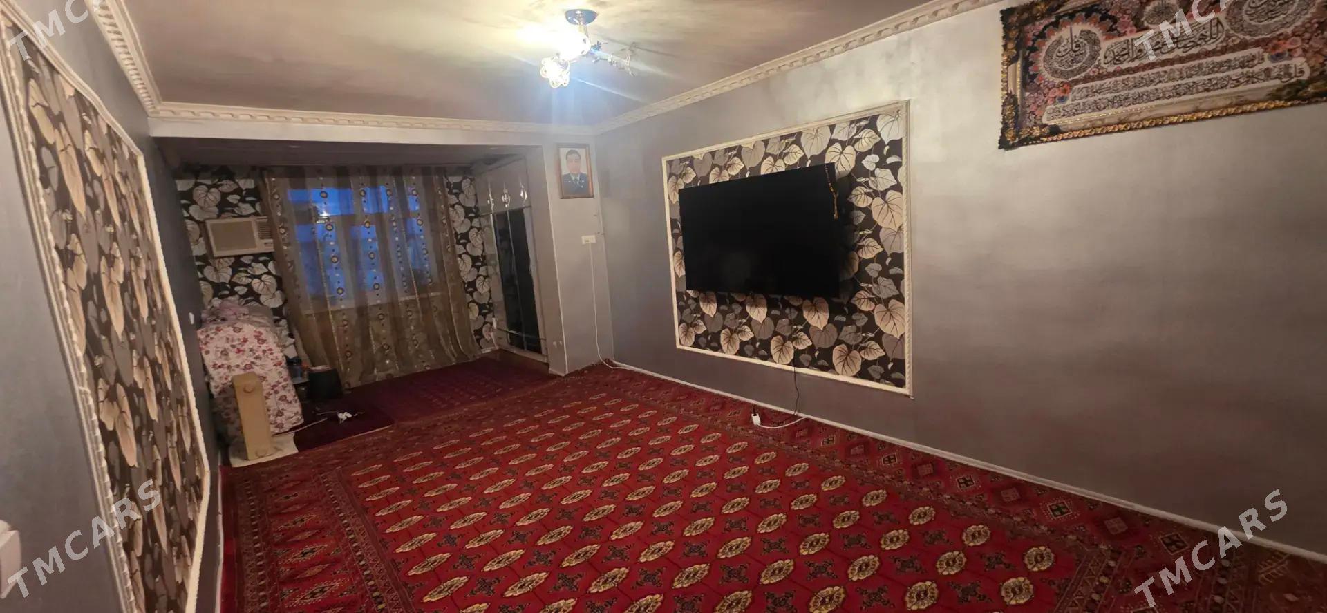 30 микр 3 этаж 3 комнат - 30 мкр - img 1