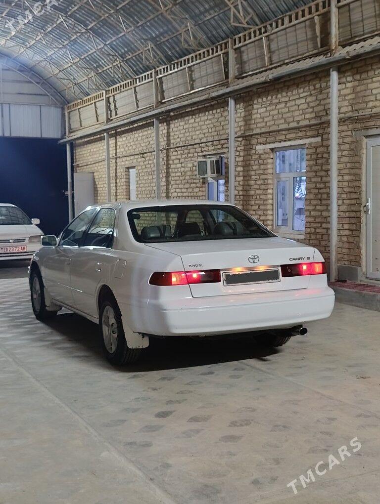 Toyota Camry 1999 - 132 000 TMT - Теджен - img 1