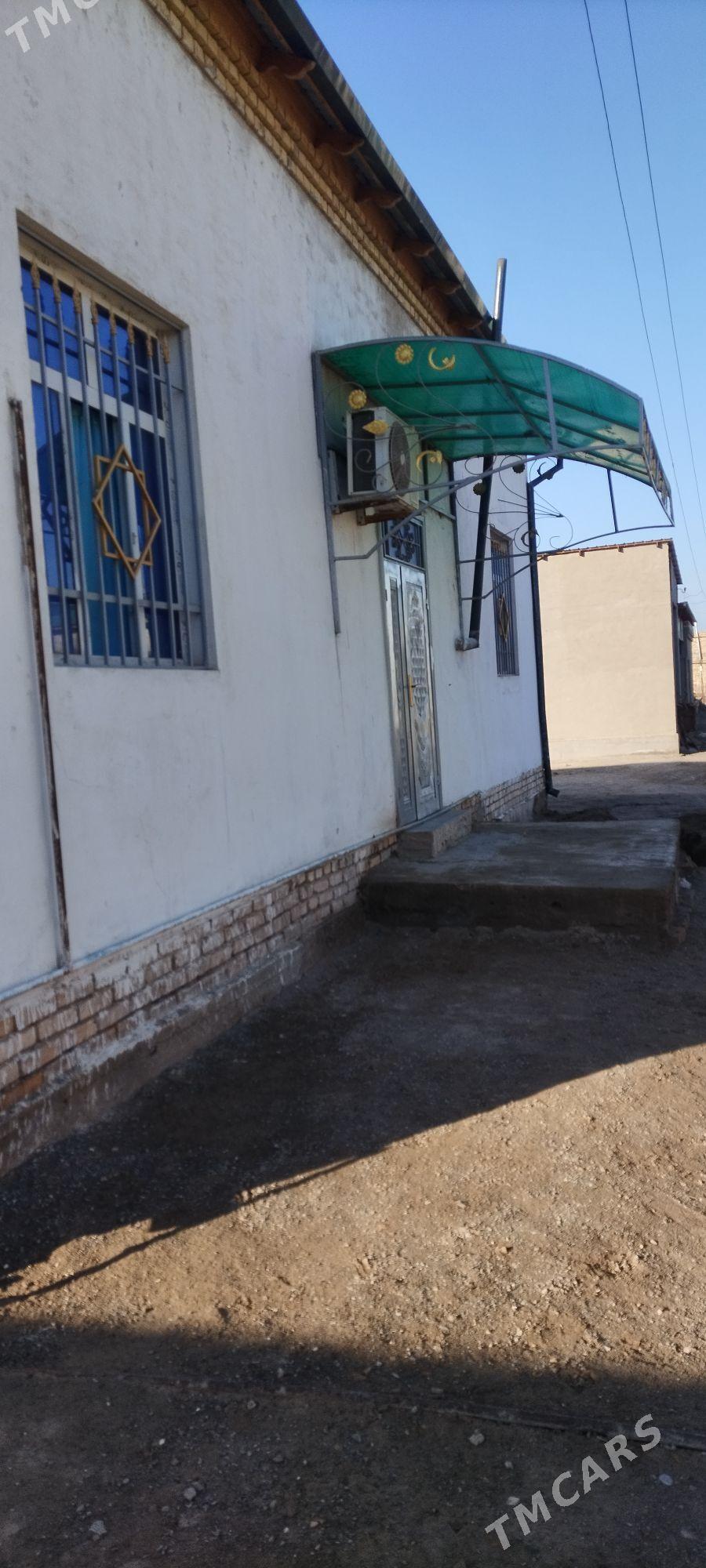 Jay kone gulustanda - Дашогуз - img 1