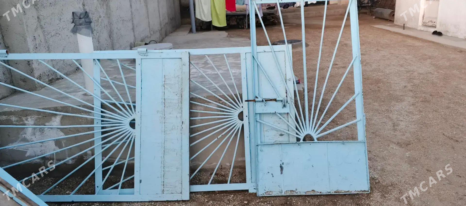 Demir gapylar - Балканабат - img 1