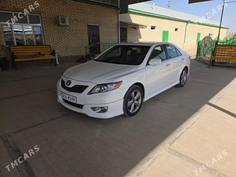 Toyota Camry 2011 - 250 000 TMT - Теджен - img 1