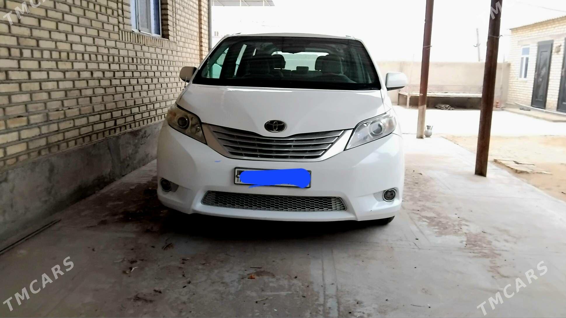 Toyota Sienna 2010 - 290 000 TMT - Tejen - img 1