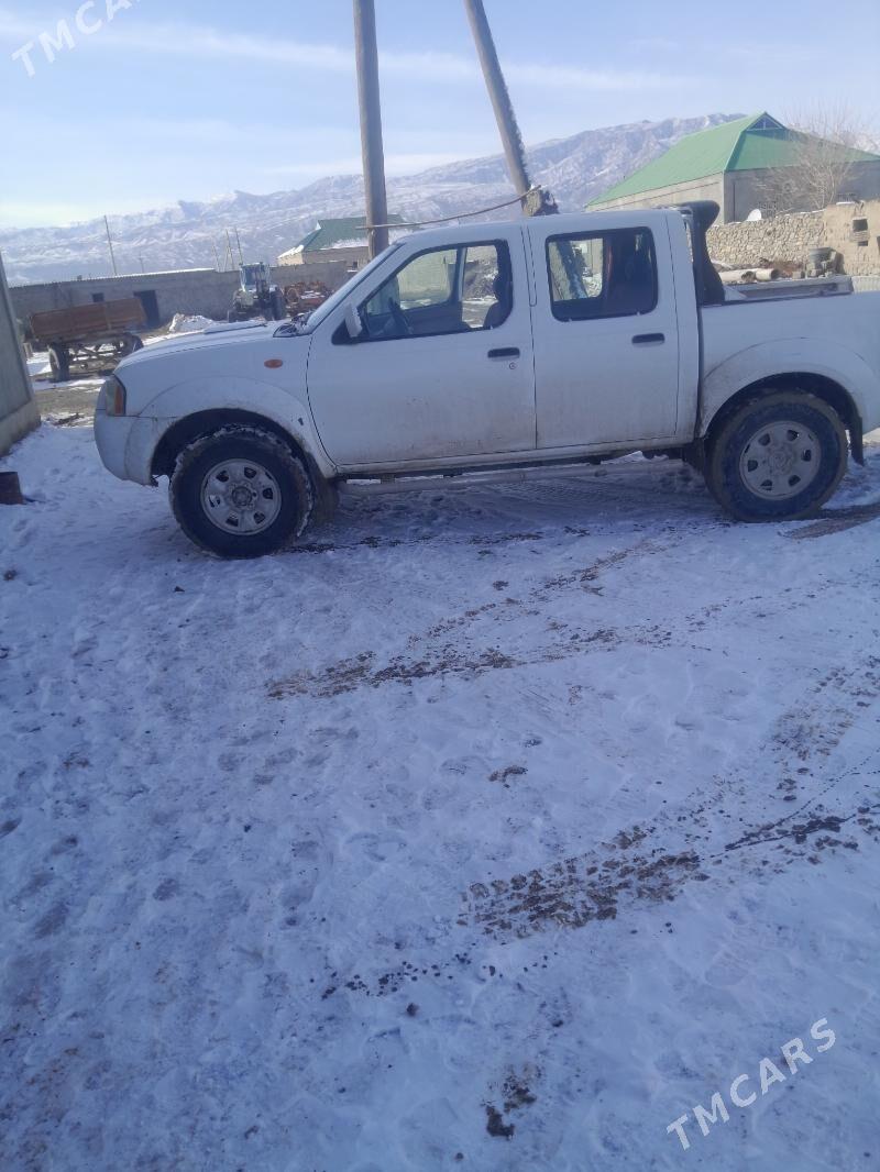 Nissan Navara 2006 - 11 000 TMT - Bäherden - img 1