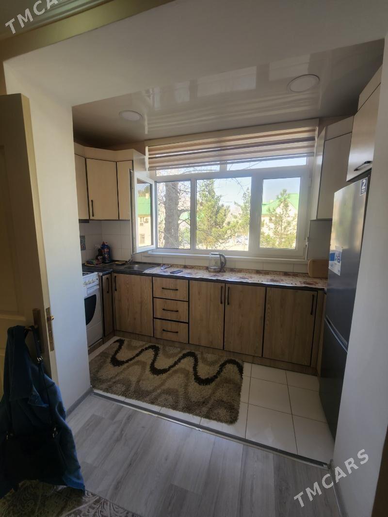 ЦЕНТР 1в2 комнаты с ремонтом - Aşgabat - img 1