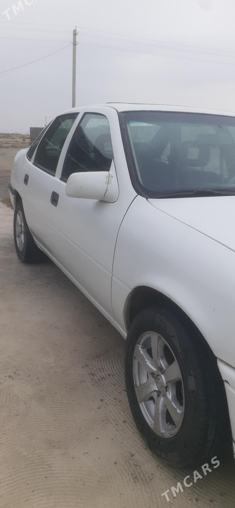 Opel Vectra 1991 - 34 000 TMT - Бахарден - img 1