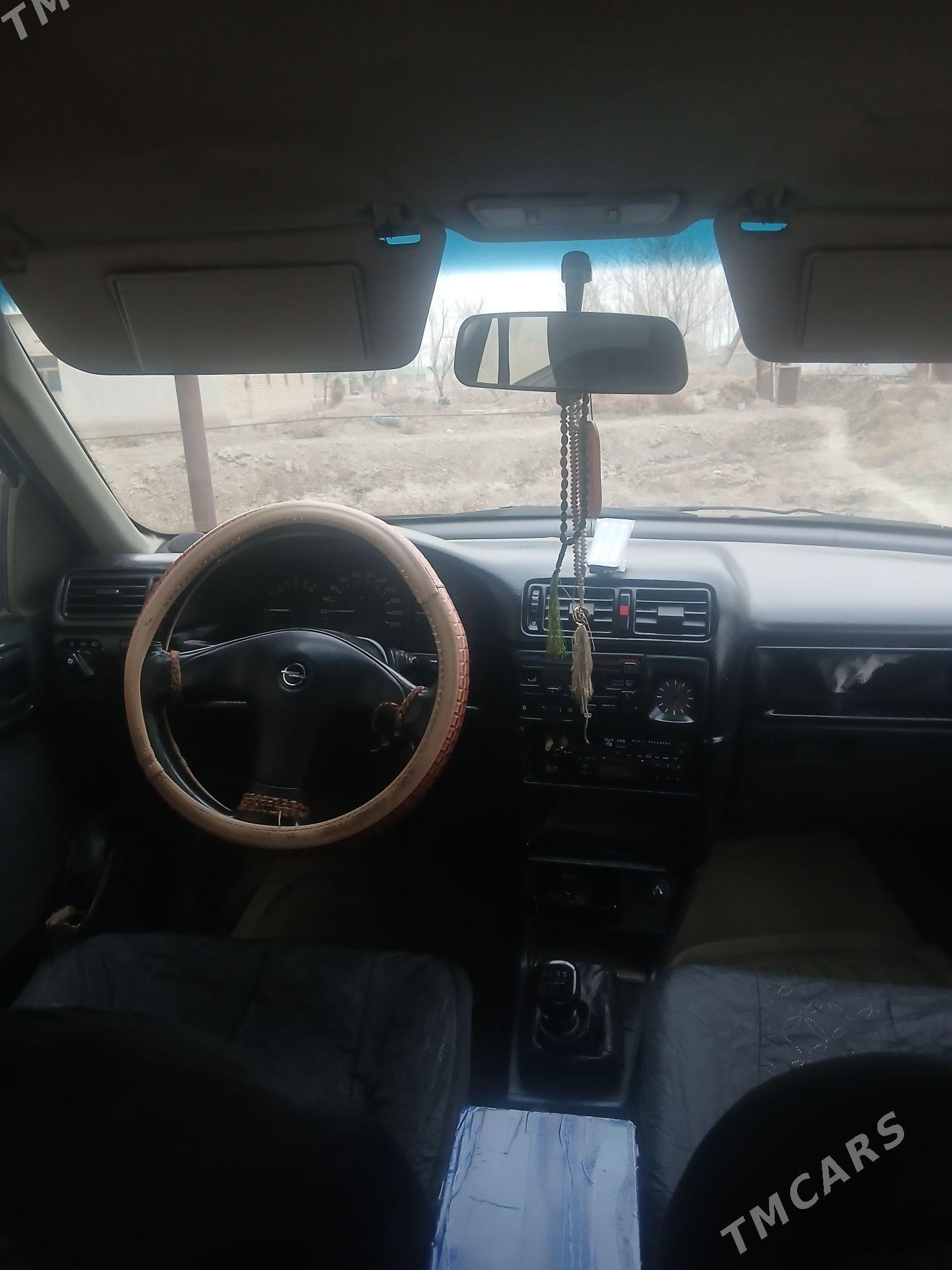 Opel Vectra 1993 - 42 000 TMT - Губадаг - img 1