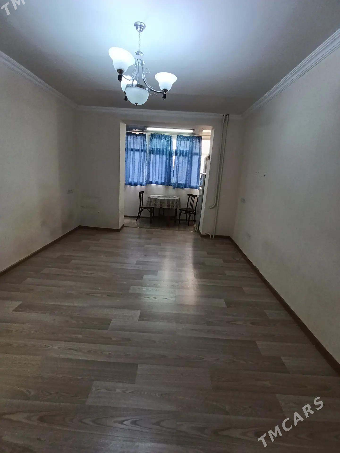 10 мкр. 2 этаж 1 ком. - 10 мкр - img 1