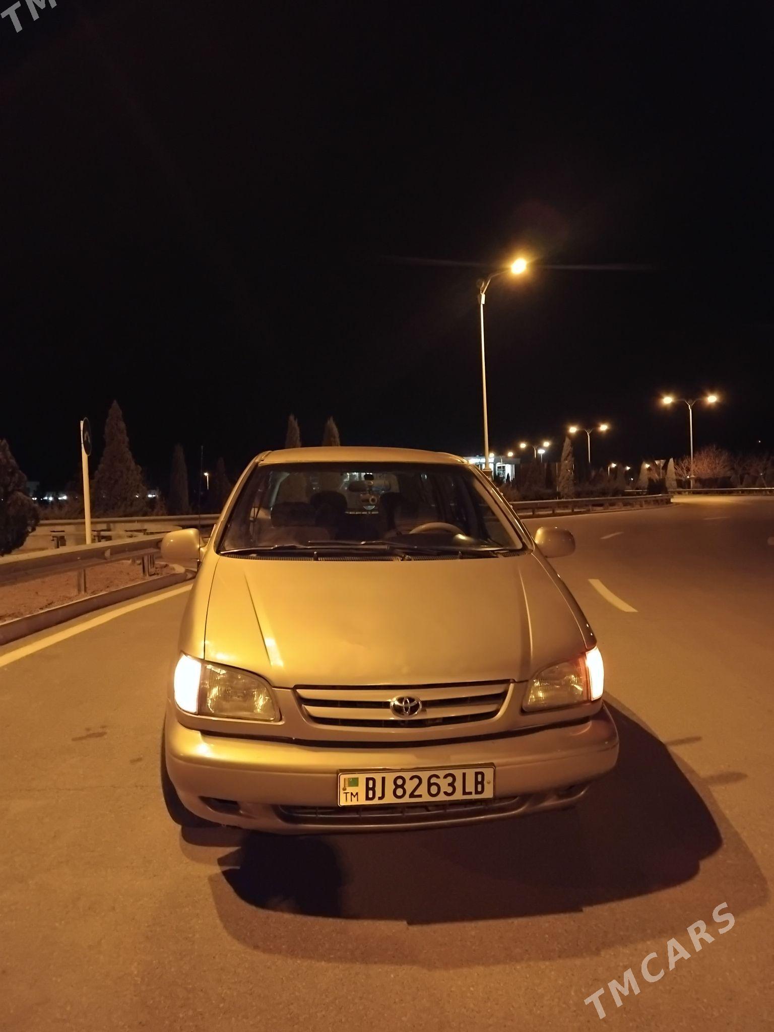 Toyota Sienna 2000 - 140 000 TMT - Туркменабат - img 1