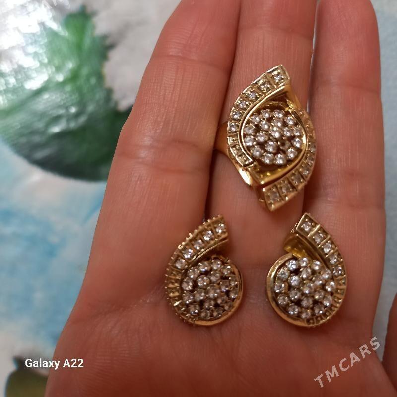 gyzyl komplekt - Мир 4 - img 1