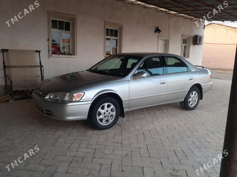 Toyota Camry 2001 - 170 000 TMT - Халач - img 1