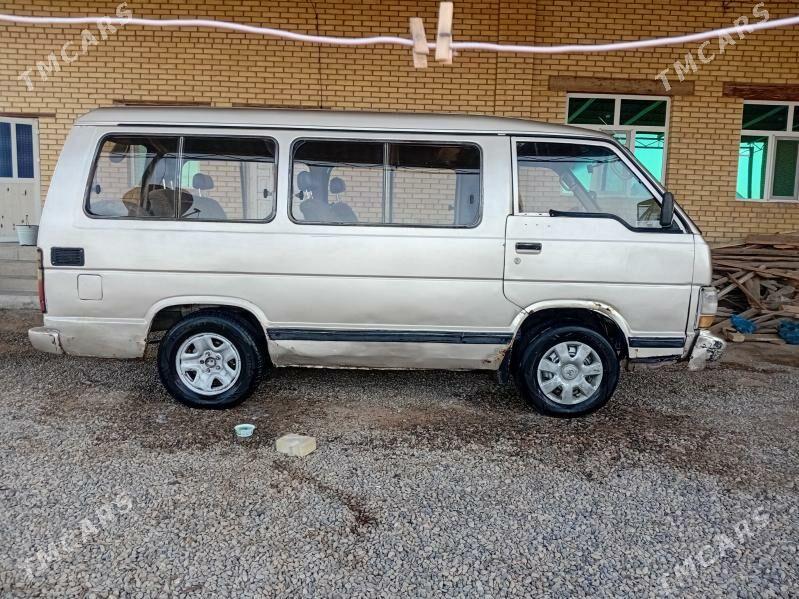 Toyota Hiace 1990 - 40 000 TMT - Мары - img 1