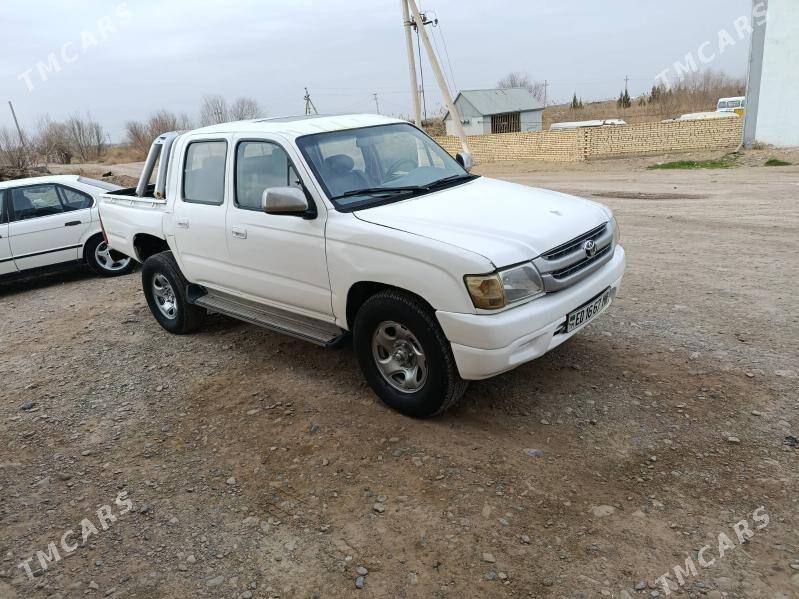 Toyota Hilux 2002 - 92 000 TMT - Мары - img 1