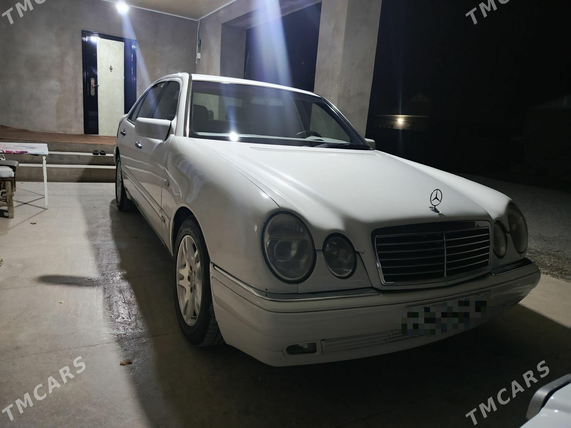 Mercedes-Benz E320 1998 - 125 000 TMT - Хитровка - img 1