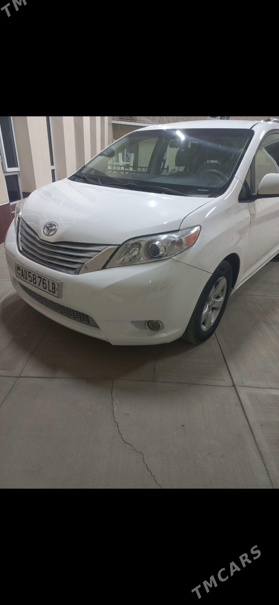 Toyota Sienna 2012 - 295 000 TMT - Туркменабат - img 1