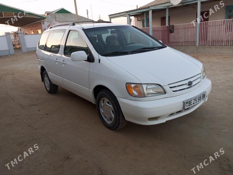 Toyota Sienna 2002 - 175 000 TMT - Балканабат - img 1