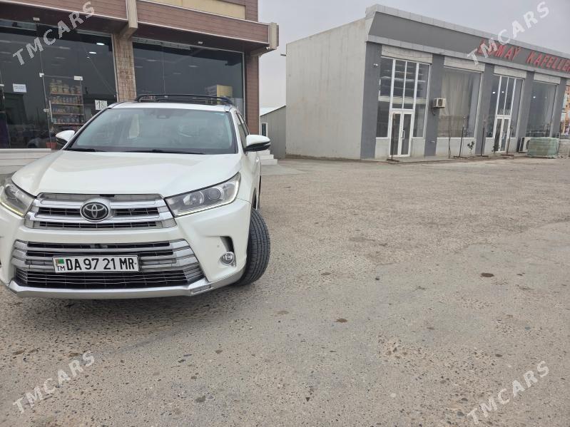 Toyota Highlander 2018 - 475 000 TMT - Мары - img 1
