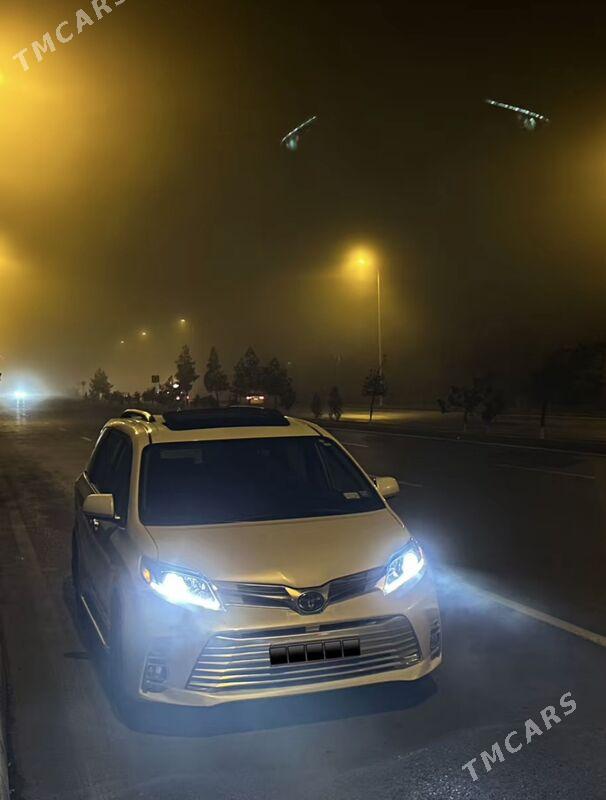 Toyota Sienna 2018 - 430 000 TMT - Мары - img 1